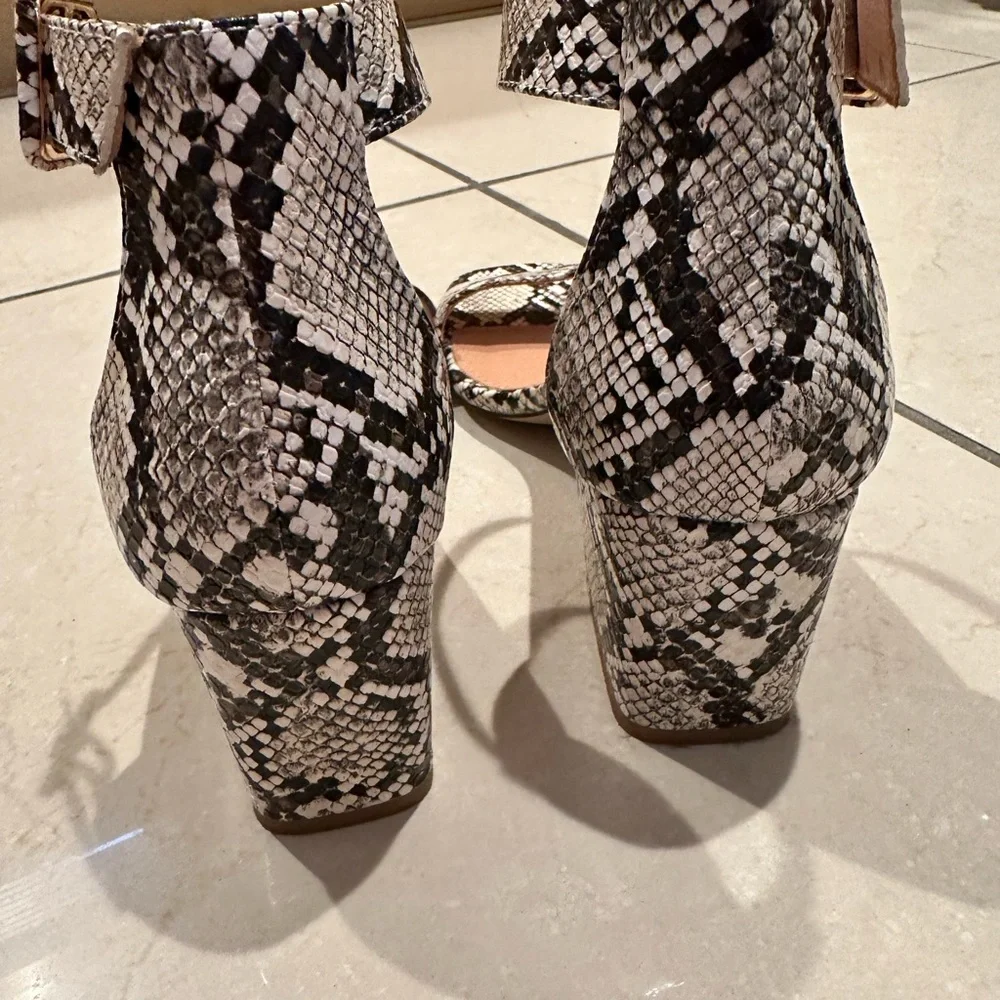 Like new French connection heels - Picture 11 of 11